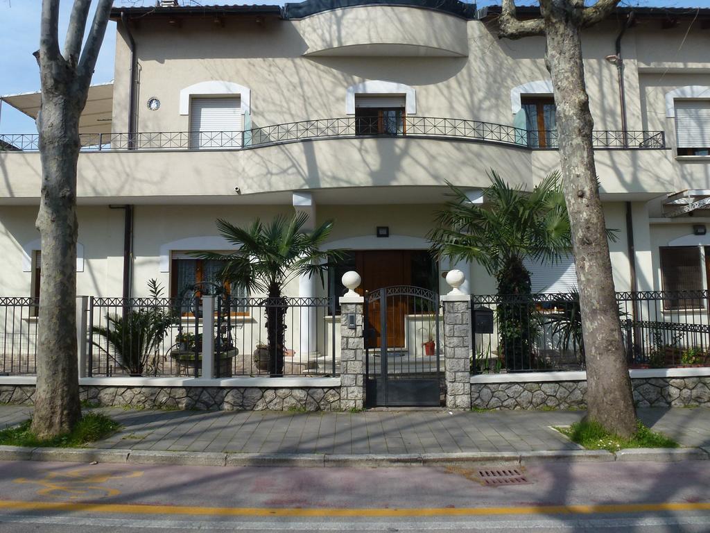 Appartamenti Villa Tonni Gabicce Mare Oda fotoğraf